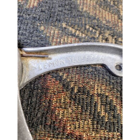 Vintage Lemon Squeezer - Picture 3 of 6